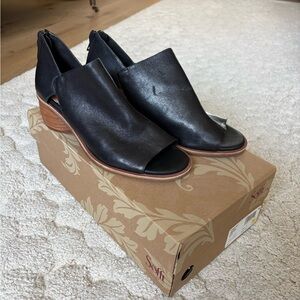 Sofft Carleigh Black Leather Wedge Sandals